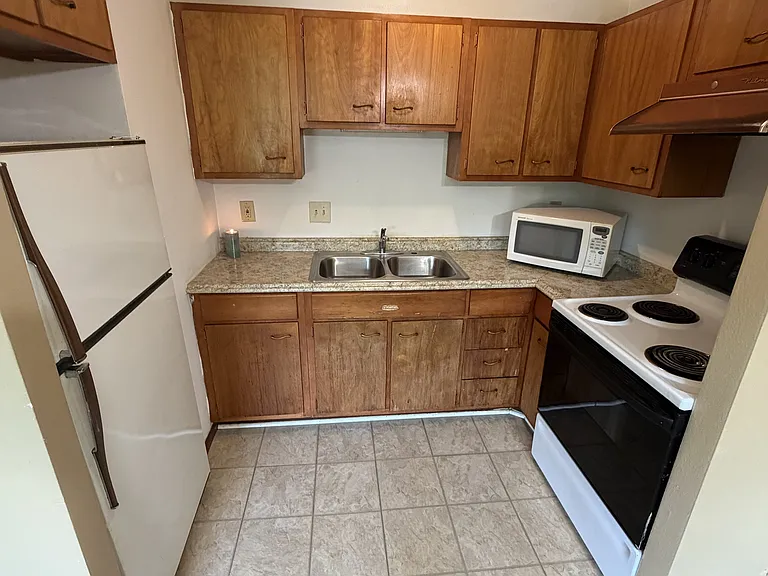 906 5th Ave S #C2 — Photo 3