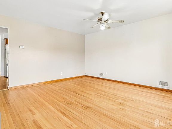 4th image of 124 Sonora Ave