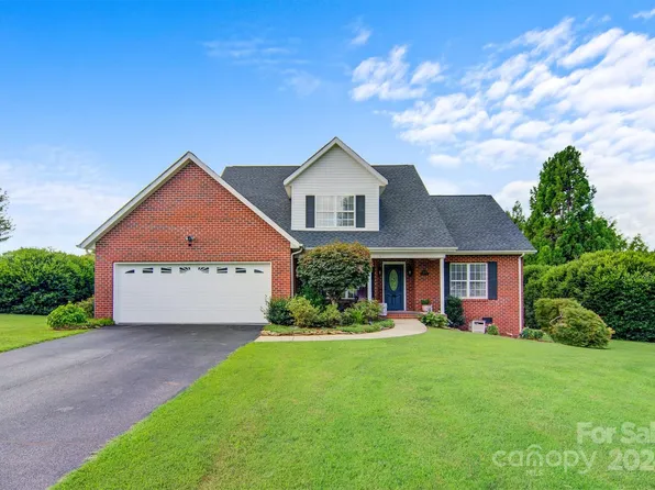 4005 Brickfield St, Hickory, NC 28602