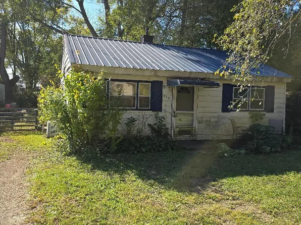 424 Arctic St, Buchanan, MI 49107