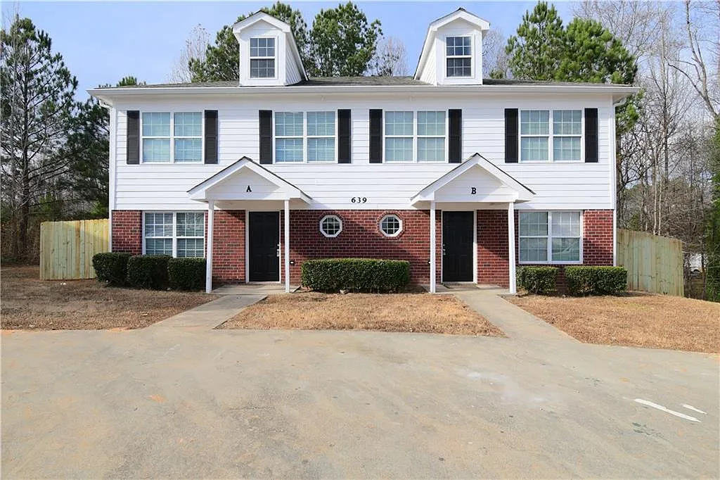 4 bed, 2.5 bath, 1472 sqft, $1,600 — Photo 1