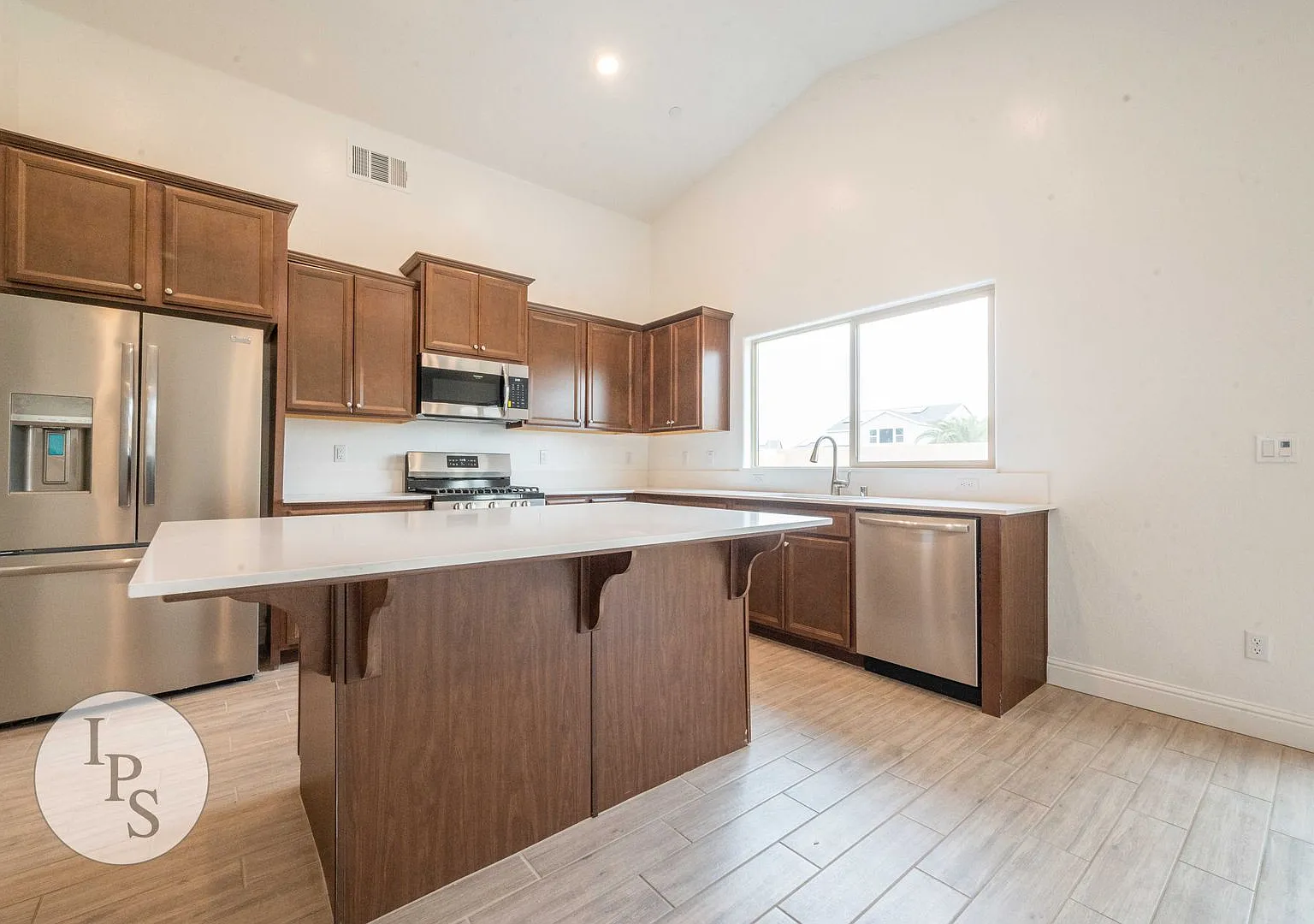 2022 South/East Fresno Home, 4BR/2BA - Lots of Amenities! — Photo 2