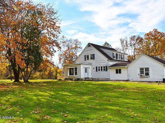 5th image of 121 Country Club Ln
