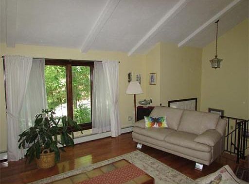 4th image of 2 Tanglewood Dr