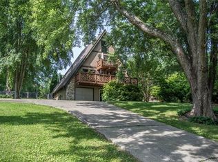 137 Azalea Way, Hendersonville, NC 28792