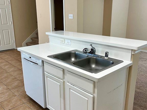 4th image of 231 N Burberry Park Cir