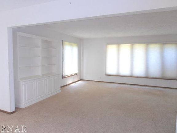 3rd image of 4757 Skyline Dr