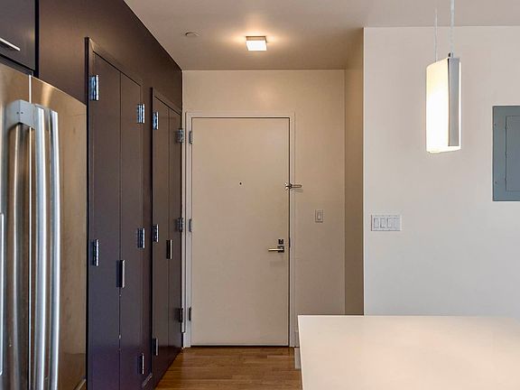 3rd image of 387 Franklin Ave APT 401