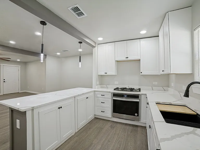 703 W Rosewood Ave — Photo 10