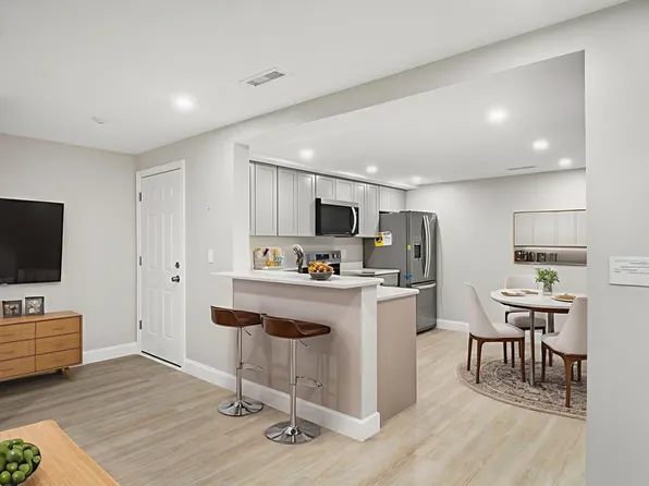 58 Weatherly Dr, Salem, MA 01970