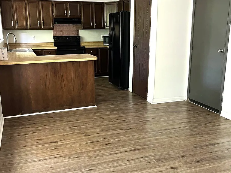 538 Camelot Dr — Photo 5
