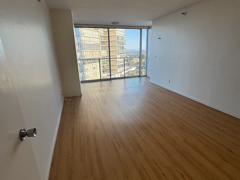 1810 Avenida Del Mundo #502 — Photo 19