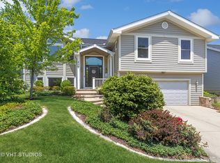419 W Thomas Rd, Wheaton, IL 60187