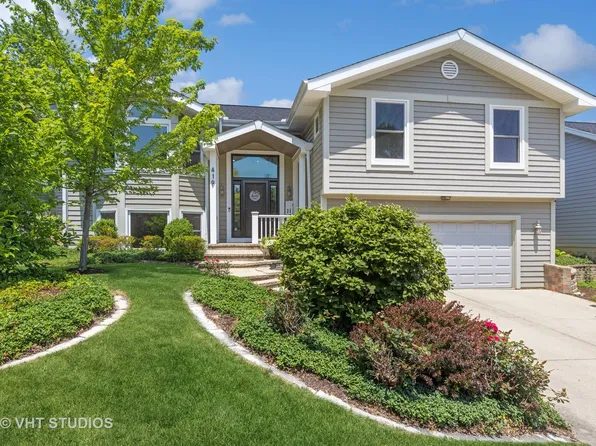 419 W Thomas Rd, Wheaton, IL 60187