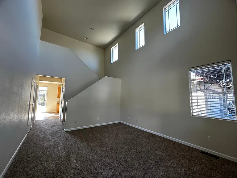 2306 Clementine Ln — Photo 6