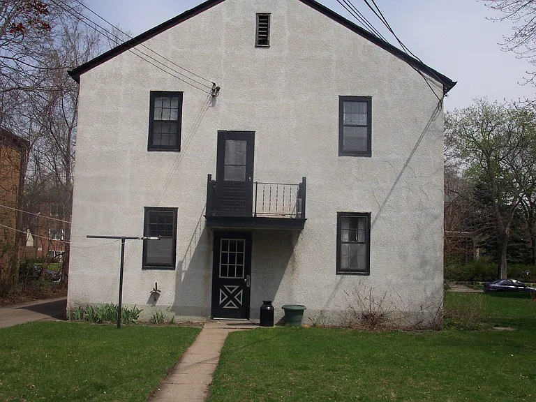 520 5th St SE — Photo 4