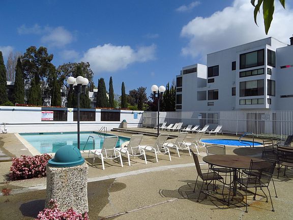 Swimming pool & spa for residents.