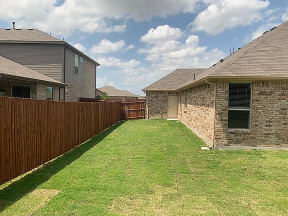 3rd image of 545 Lindisfarne Ln