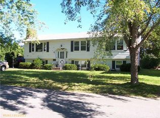 4 Hill St, Calais, ME 04619