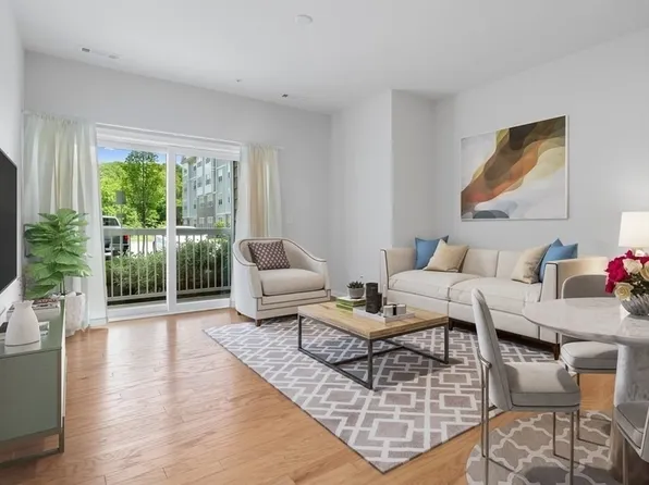 2105 Pennington Dr #2105, Walpole, MA 02081