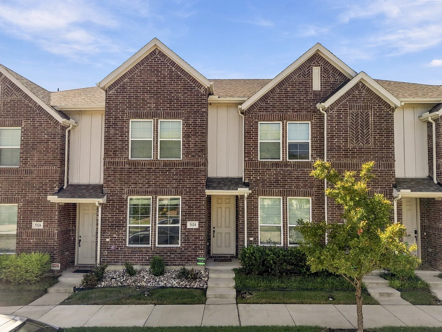 2 bed, 1161 sqft, $2,000 — Photo 1