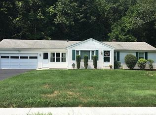 39 Stanley Rd, Hamden, CT 06514