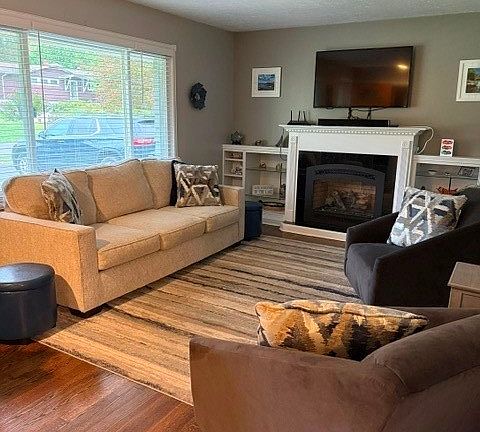 3rd image of 383 Northfield Way