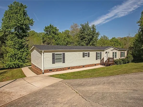 100 Tori Ln, Lexington, NC 27295