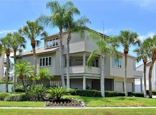 2802 Seabreeze Dr S, Gulfport, FL 33707