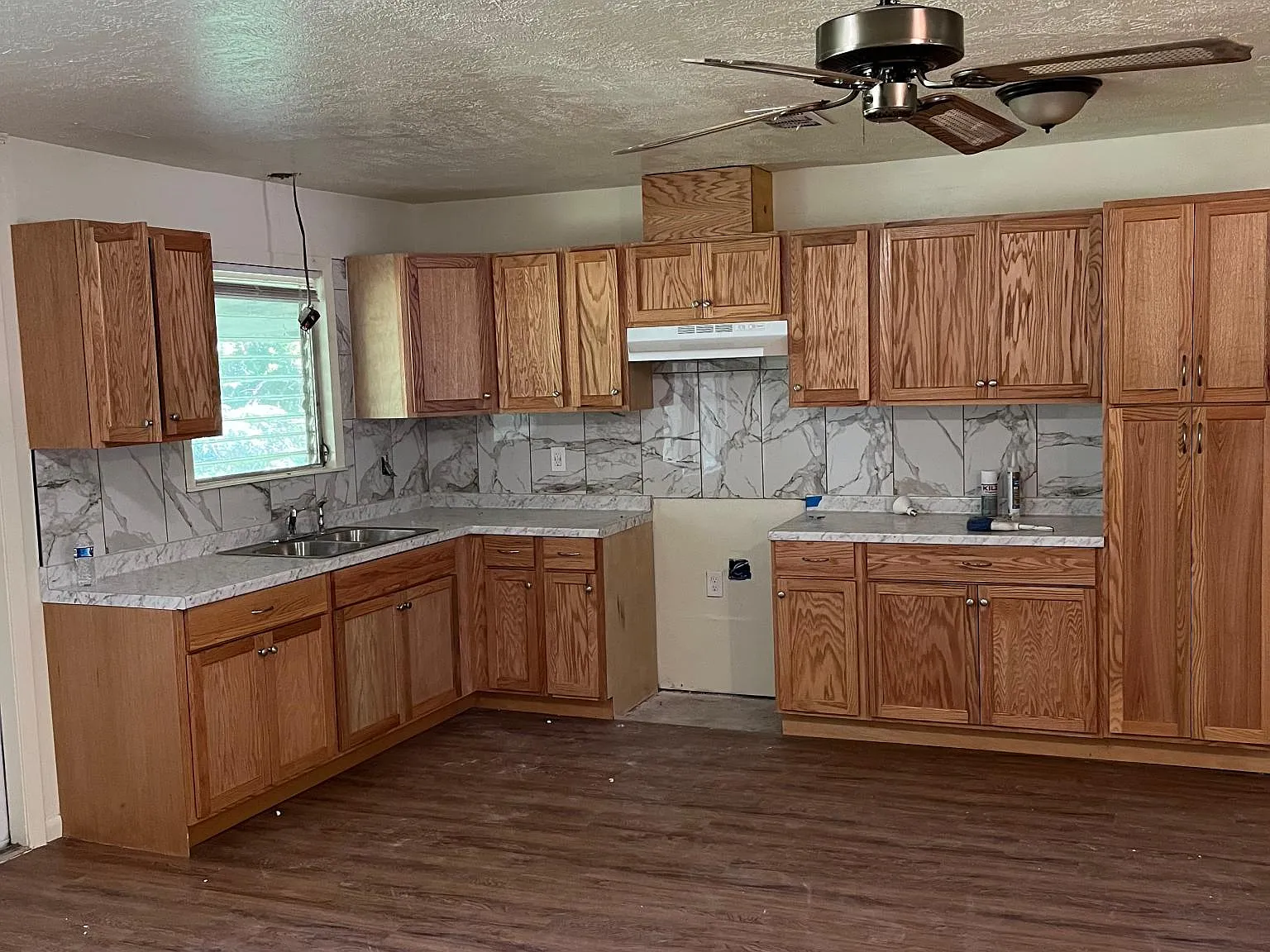 5330 Hamilton Dr — Photo 2