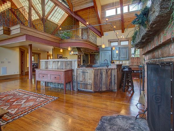 Fireplace next to dinning 