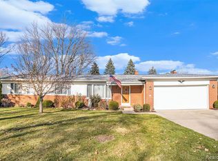 24153 Alpine St, Clinton Township, MI 48036