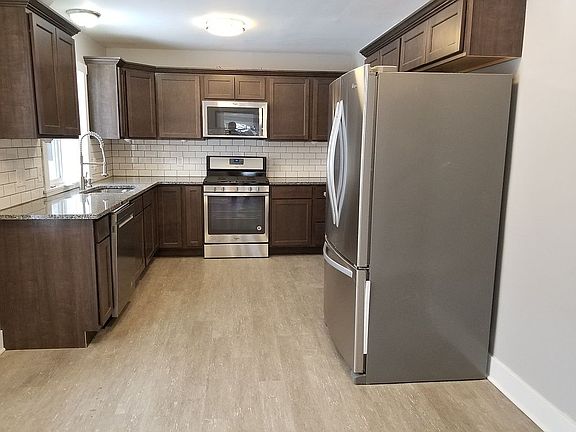 2nd image of 1410 Sweet St NE