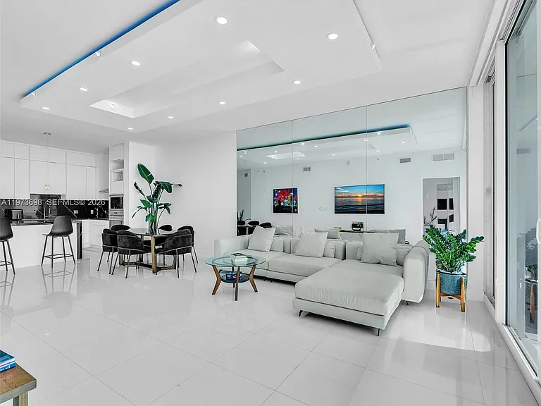 2020 N Bayshore Dr #3303 — Photo 19