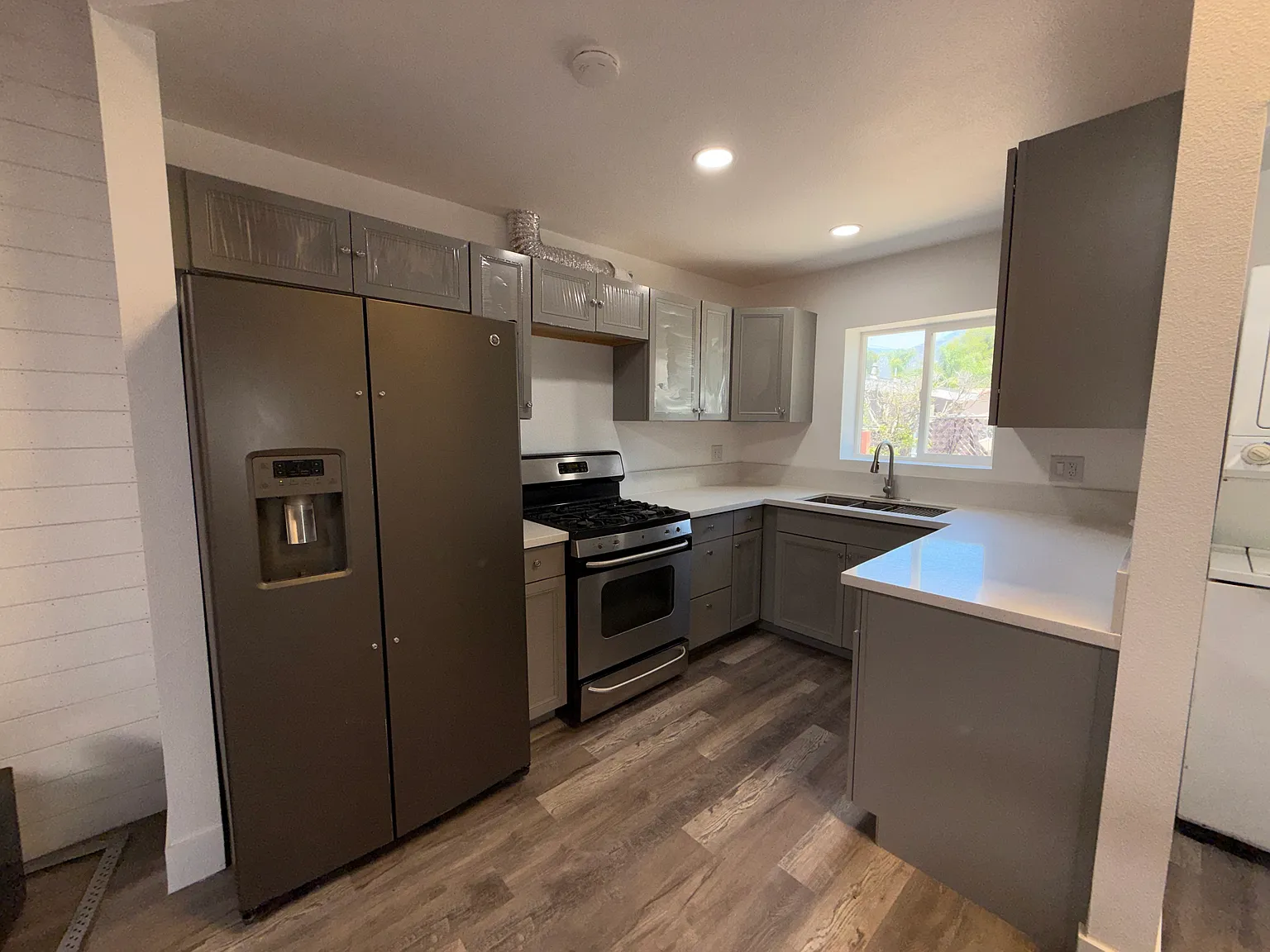 2 bed, 700 sqft, $2,000 — Photo 3