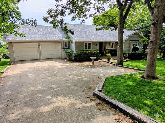 3rd image of 46 Acoma Drive