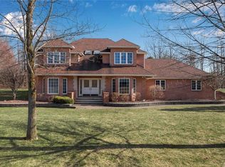 37 Edgewood Dr, Batavia, NY 14020