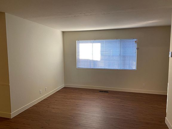 3rd image of 1677 Sierra St