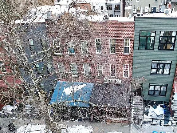 2nd image of 28 Marconi Pl