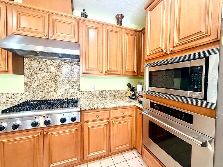 1176 Thornbury Ln — Photo 7