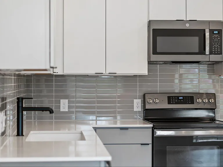 100 W Mockingbird Ln — Photo 10