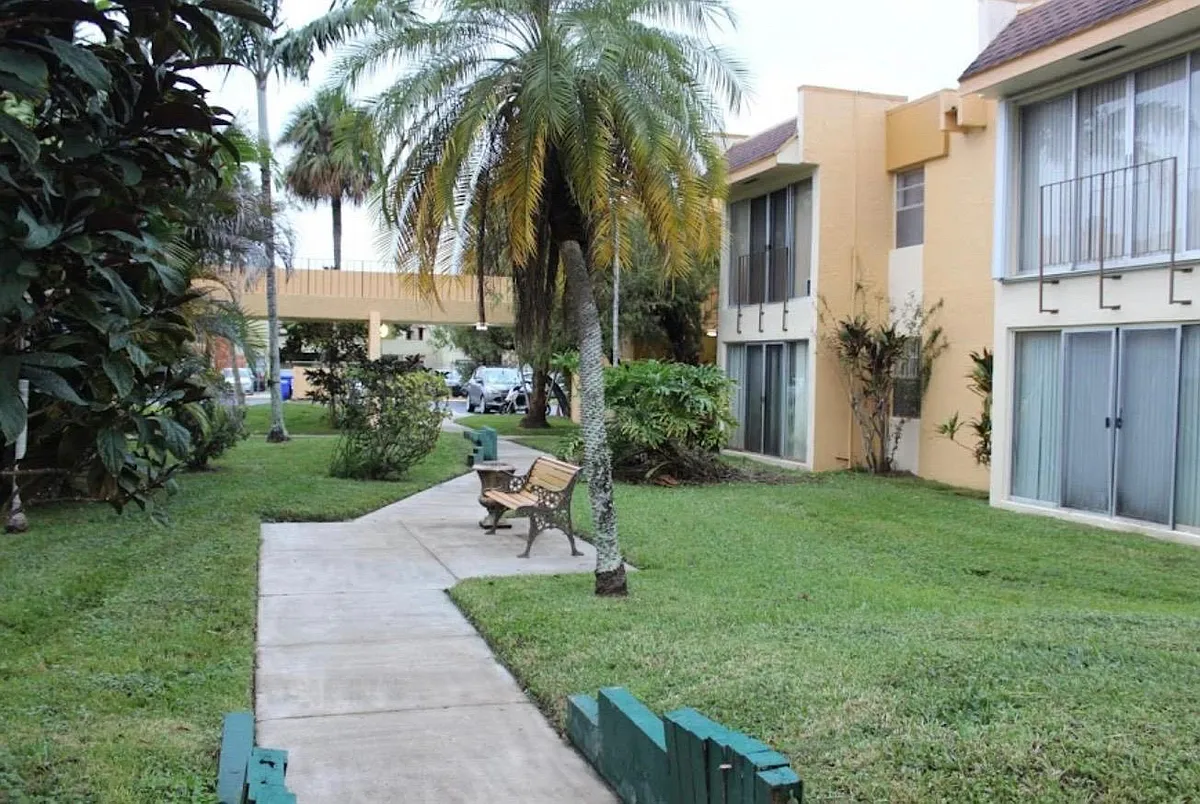 Building Photo - 9380 W Flagler St #217