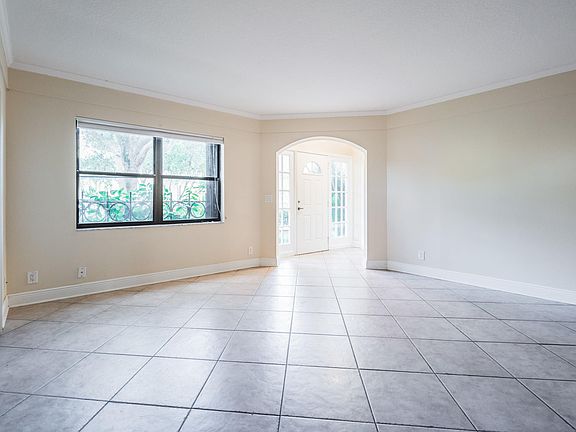 4th image of 23 Uno Lago Dr