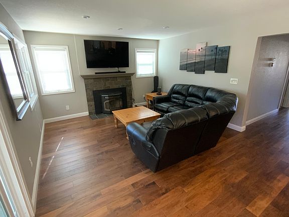 3rd image of 4825 Castana Dr