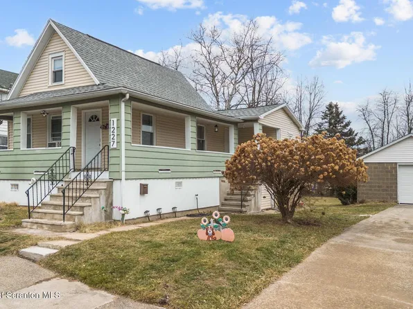 1227 Bennett St, Old Forge, PA 18518