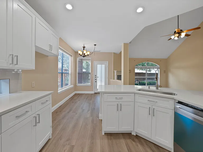 18638 Tall Oak Dr — Photo 20