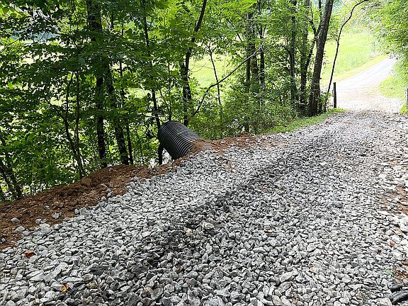 5th image of 4065 Roaring River Rd