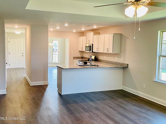 5th image of 1702 Cambria Dr