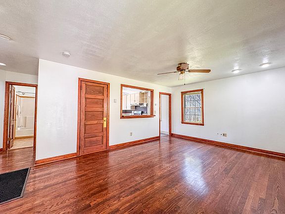 2nd image of 1405 Heatherwood Rd