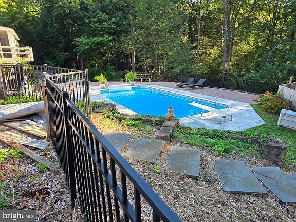 4th image of 307 Spindle Ln